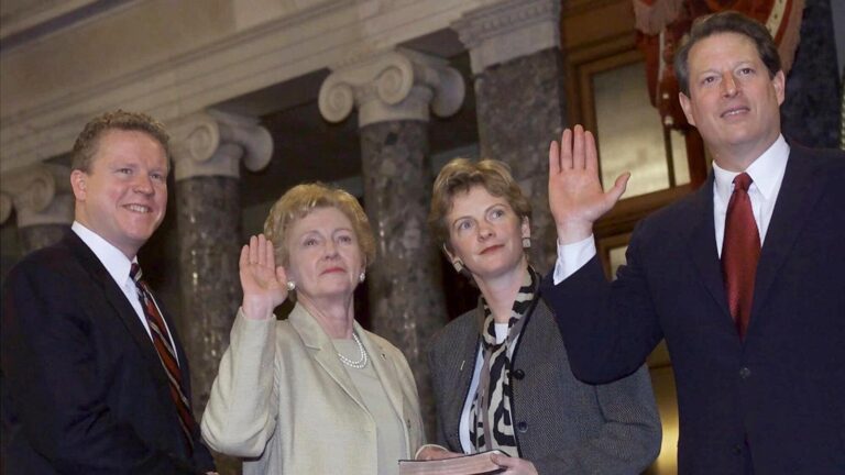 Hundreds gather in St. Louis to remember former US Sen. Jean Carnahan